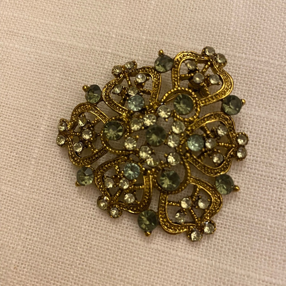Vintage Elegant Gold Tone and Green Stones Brooch
